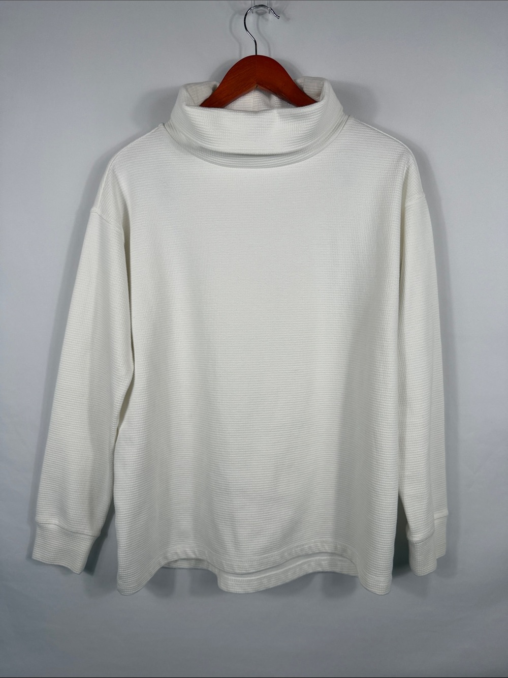 Lands' End Women's White Turtleneck Sweater. Size M. Textured knit fabric